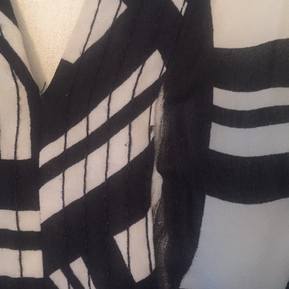 CLASSY FUN DRESS - Picture 8 of 8